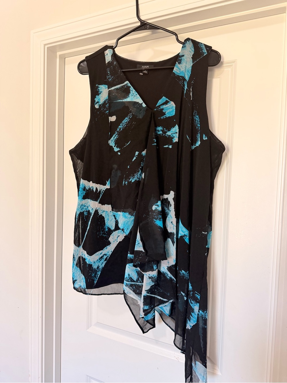 Alfani Black & Teal Sleeveless Asymmetrical Camisole